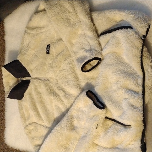 Zyia Active Teddy Cozy Cream Fleece Pullover - Picture 3 of 3